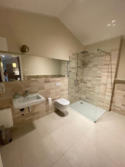 Grosse Wohnung Mit Loggia 滕普林 外观 照片